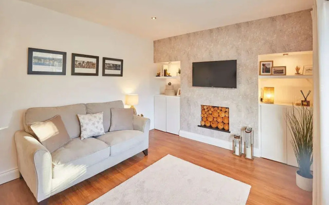 Host Stay Newsam Crescent