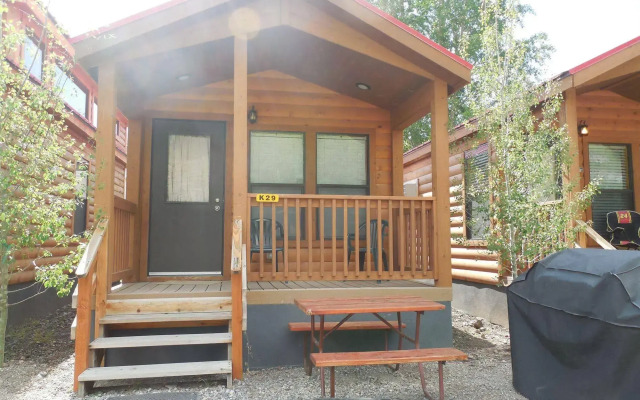 Snake River Cabin Village