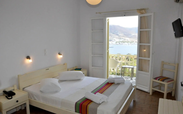 Akrotiri Hotel