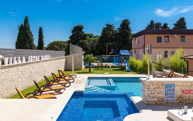 Villa in Pula With Swimming Pool