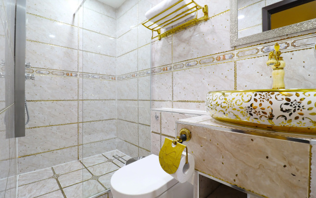 Queen Stay Apartments