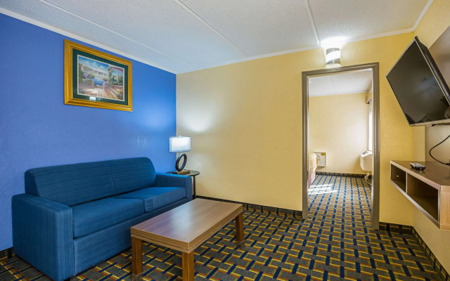Quality Inn & Suites near Six Flags East