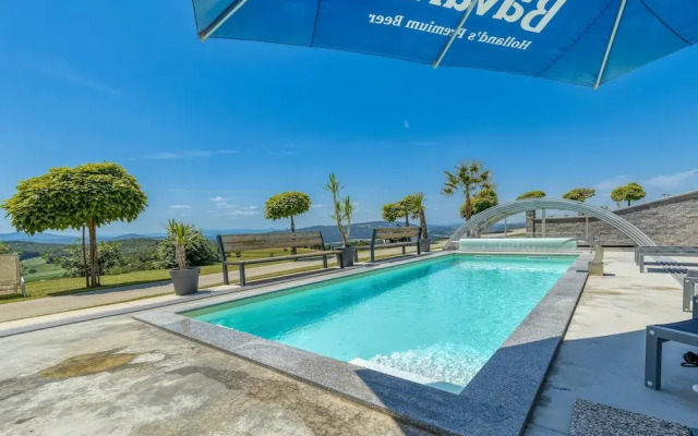 Pool & Whirlpool Villa Art Four