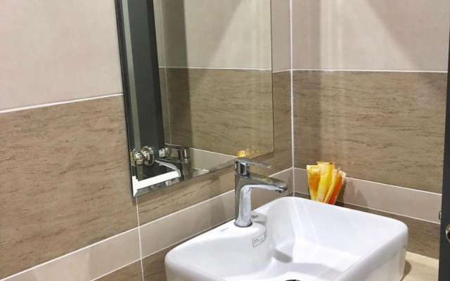 OYO 165 Sunrise Hotel