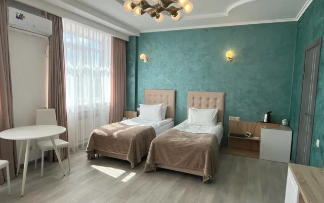 Golden Hotel