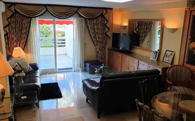 Spacious 3 Bedroom 2nd Line Beach Apartment Marbella Center