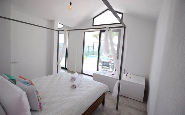 Villa Derin by Akdenizvillam