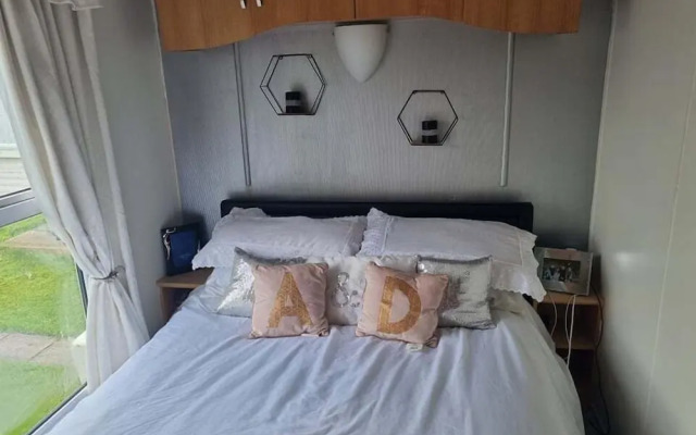Lovely 3-bed Caravan in Foel, Welshpool