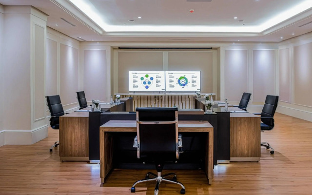 The Ritz-Carlton Jakarta, Mega Kuningan