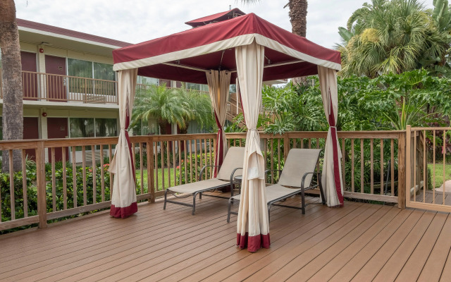 Red Roof Inn PLUS+ & Suites Naples Downtown-5th Ave S