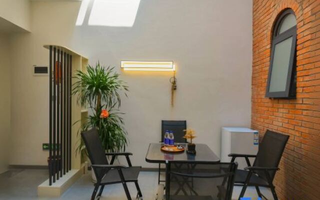 Xiangjian Shiguang Homestay (Luoqi Ancient City Cross Street Branch)
