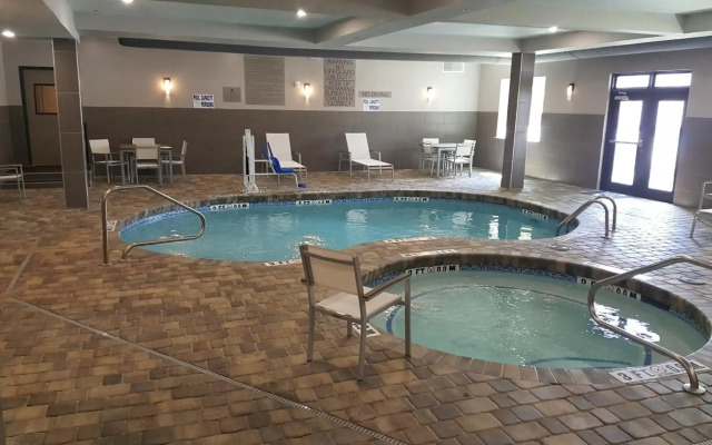 Country Inn & Suites by Radisson, Savannah Midtown, GA