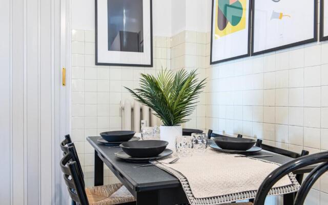 Joivy Sophisticated Flat W/ Desk