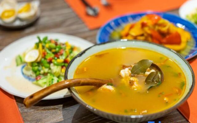 Xingyi Yunqi No.1 Inn (Xia Nahui Branch, Wanfenglin Scenic Area)