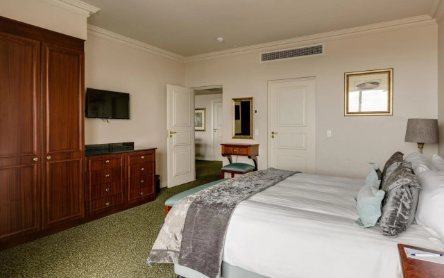 The Edward Hotel