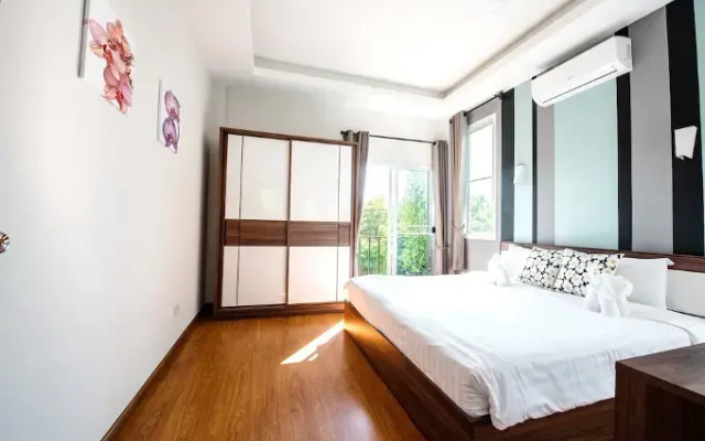 Villa Rajapruek Entire 3 villas 7 bedrooms near airport