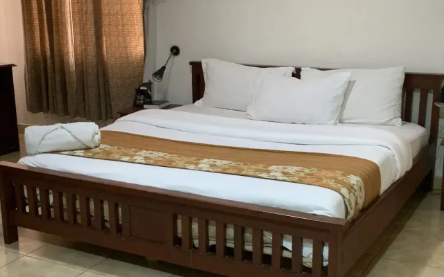 Foster Inn -Asake