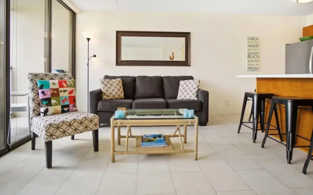 Waikiki Banyan by Darmic