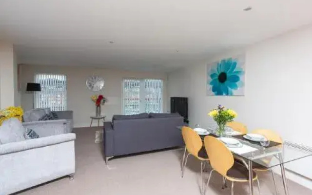 Marina City Apartment