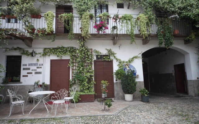 "trilocale In Corte Dell'800"
