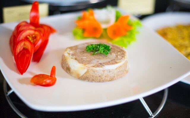 Chalcedony Grand Hotel
