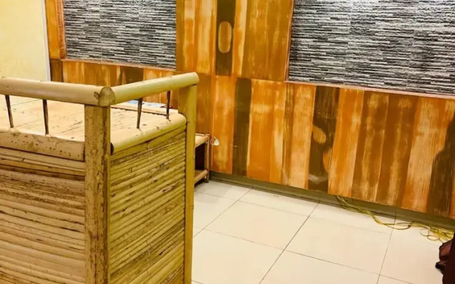 Room in Guest Room - Luxury Furnished Room No1