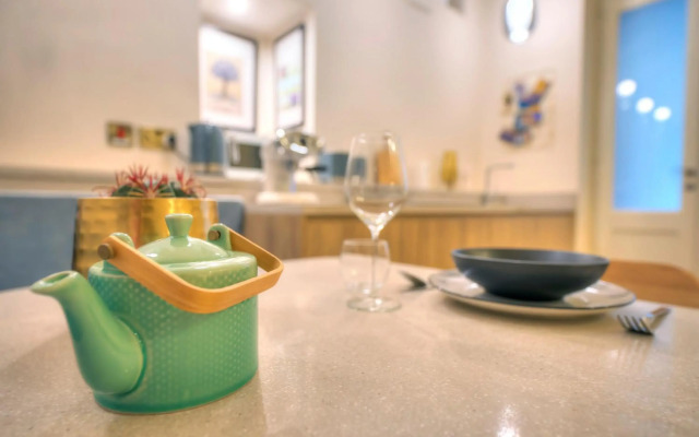 136 - Stylish & traditional 1 bedroom apartment