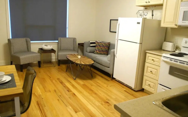 Amazing 1 Bedroom Apartment near Mall