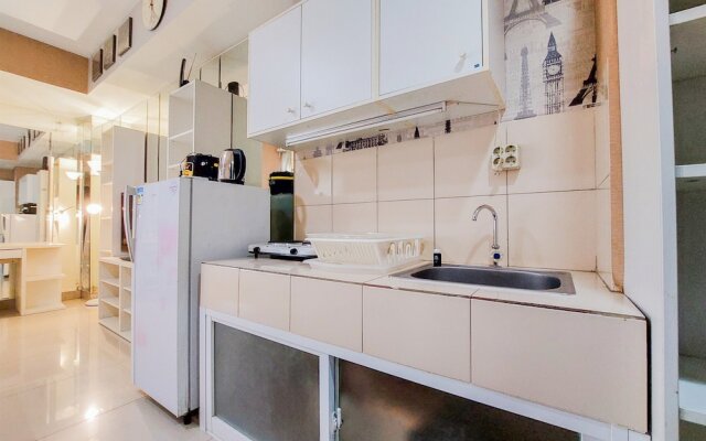 Cozy And Minimalist Studio Room Paramount Skyline Apartment