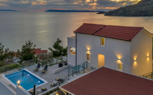 Stunning Villa in Drasnice With Private Pool