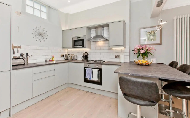 Modern & Spacious 1 Bed Apt, West End