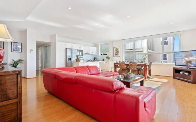 Southbound Escape at the Wharf