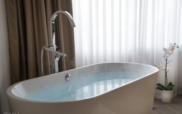 Sandrine Hotel & Spa