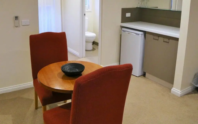 Allansford Hotel Motel