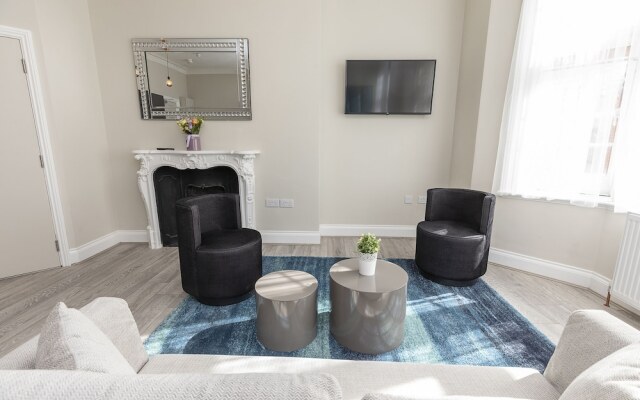 Luxurious Air Conditioned Apt High Street Kensington