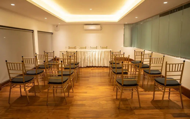 Good Wood Airport Hotel