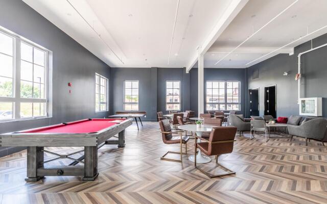 2BR 2 STOREY LOFT. Free Parking.Gym