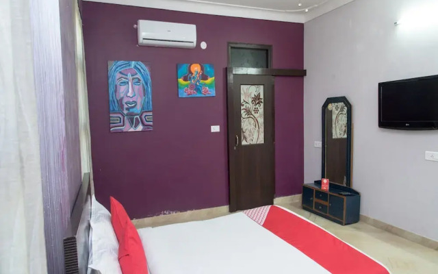 OYO Home 12830 Charming 3BHK