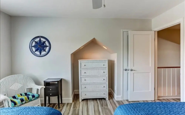 Oceanside Townhouse with Ocean View and Access to the Deck by RedAwning