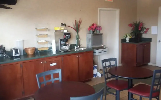Deerfield Inn & Suites