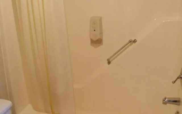 Colonial Mountain Inn