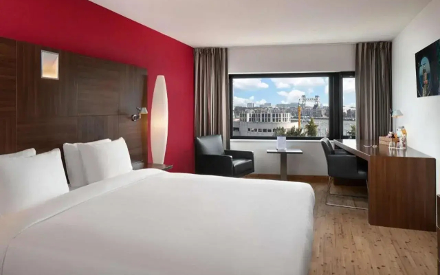 Отель DoubleTree by Hilton Rotterdam Centre
