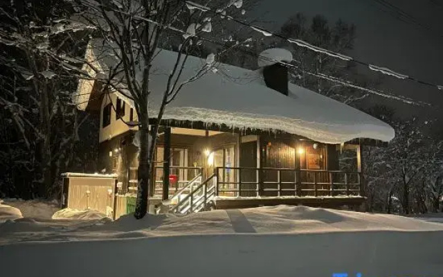 Slow House Niseko with Private Onsen