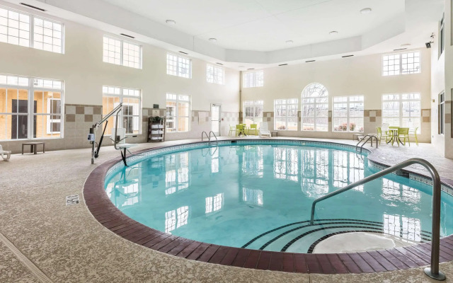Comfort Inn & Suites Nashville Near Tanger Outlets  I-24 Antioch
