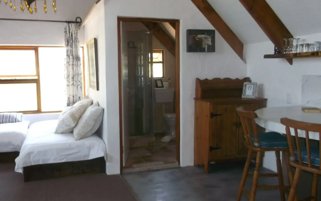 T'Niqua Stable Inn