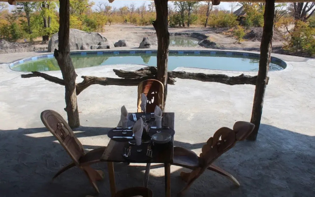 Dzibanana Lodge & Camping