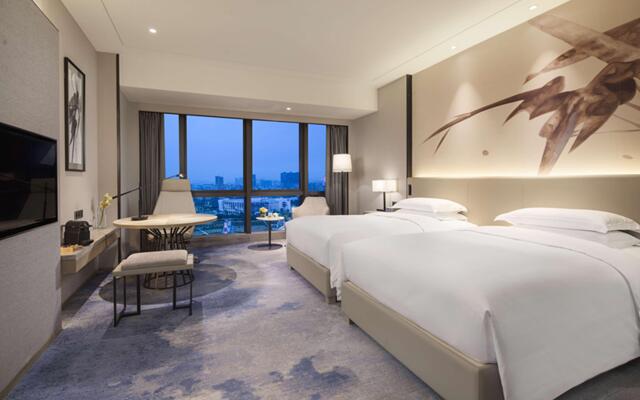 DoubleTree by Hilton Hotel Shenzhen Longhua