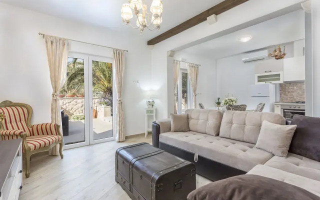 Villa Capitis in the Centre with luxury pool