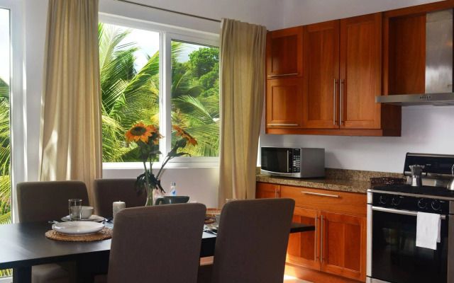 Infiniti Blu Luxury Ocean Front Condos