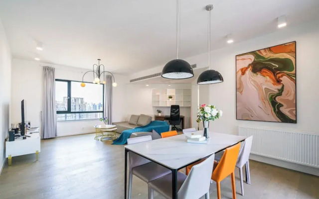 Tyms Elegant 4BR 2BA Apt in Xujiahui